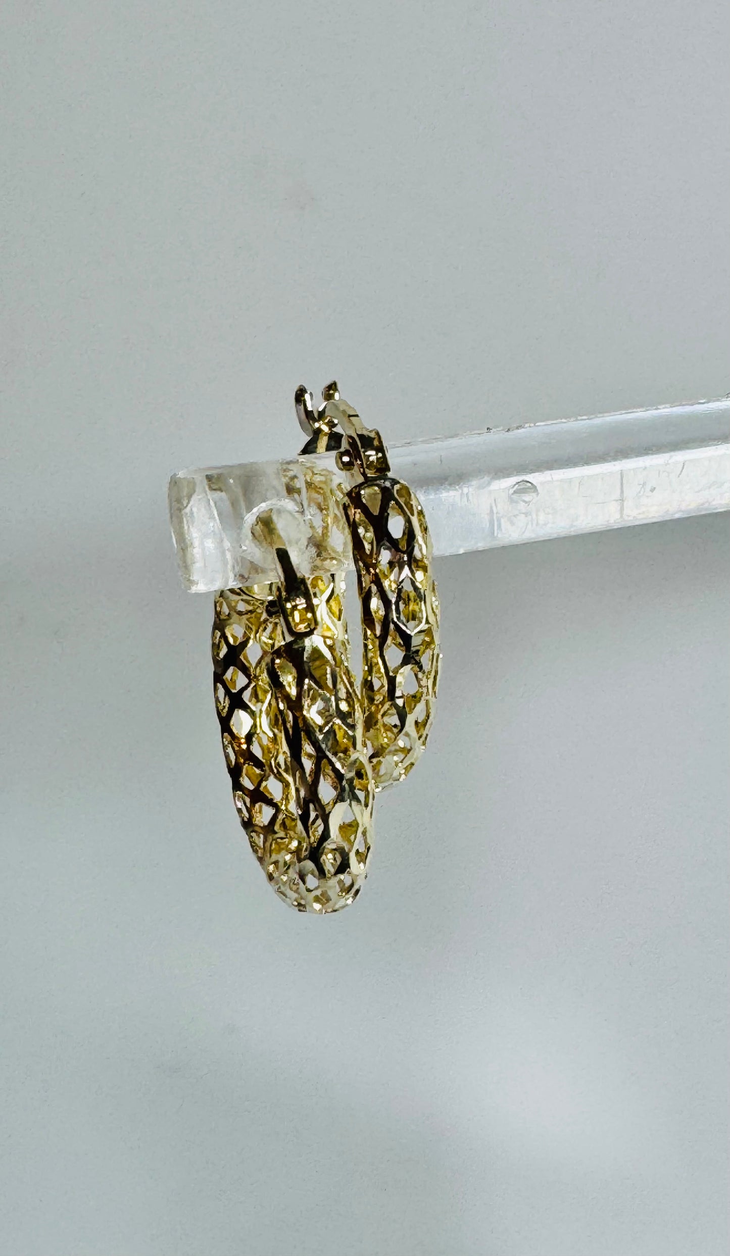 #304 boucles d’oreilles petites anneaux trouées en or 10k