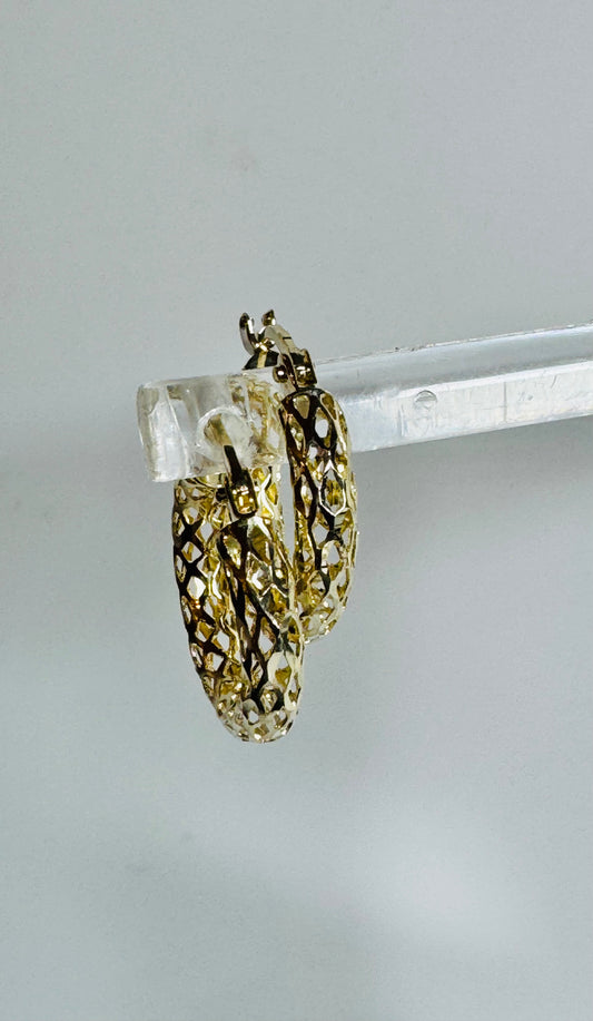 #304 boucles d’oreilles petites anneaux trouées en or 10k