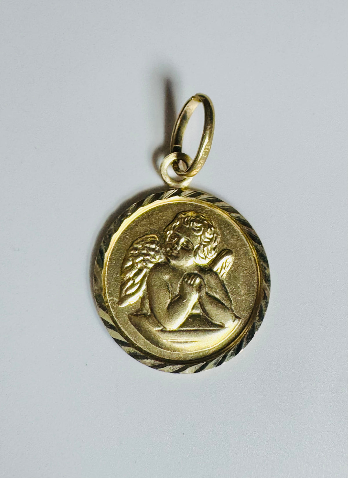 #455 pendentif médaillon ange en or 10k