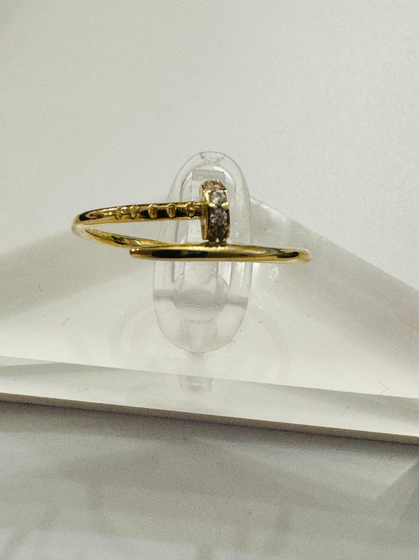 #222 bague clou avec zircon en or 10 carats