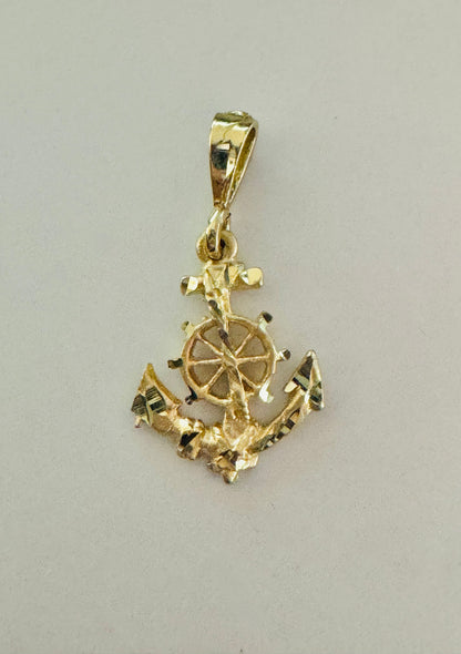 #464 pendentif ancre de bateau avec gouvernail en or 10k