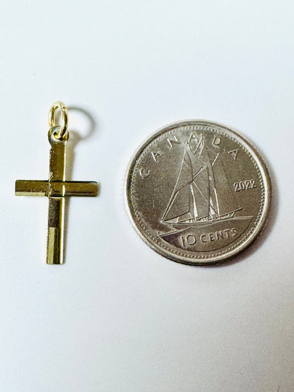 #418 pendentif petite croix plate en or 10k