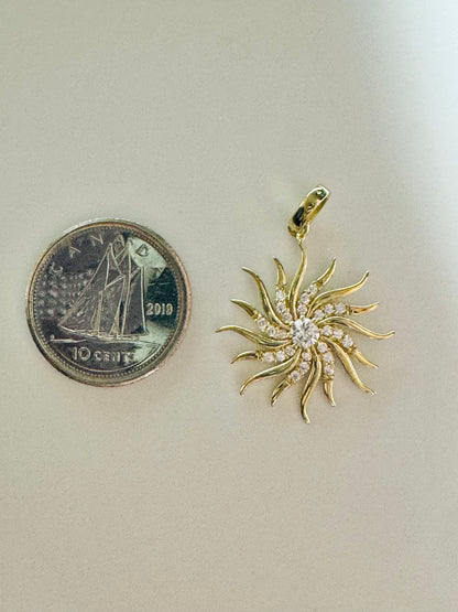 #461 pendentif soleil rayon en zircon en or 10k￼