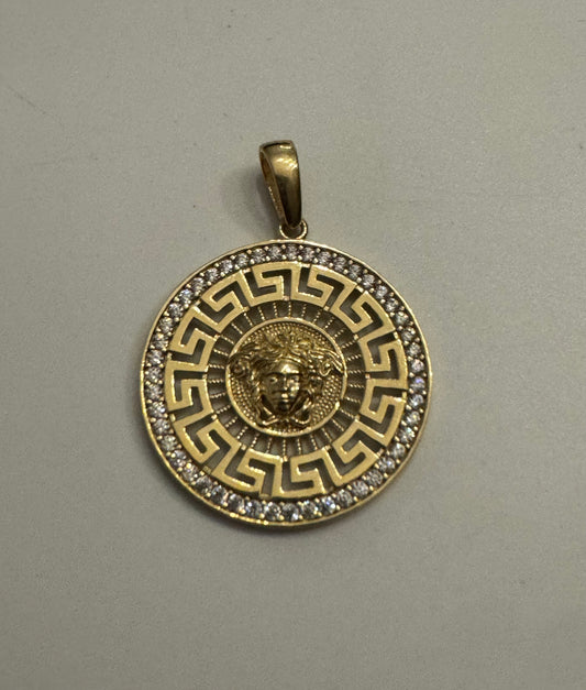 #435 pendentif médaillon médusa contour de zircon en or 10k