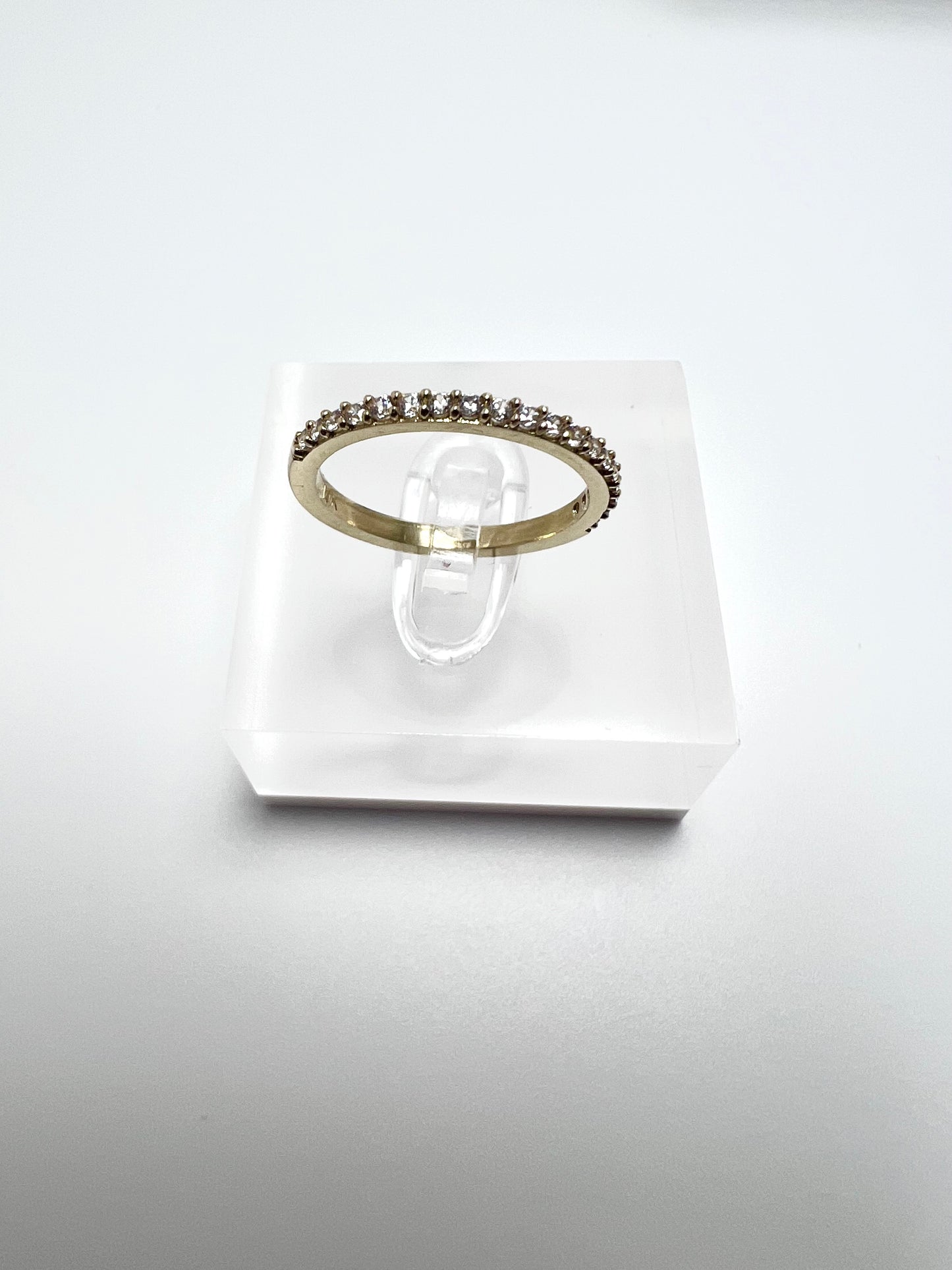 #215 Bague demi éternité avec zircon 1,5 mm en or 10 carats