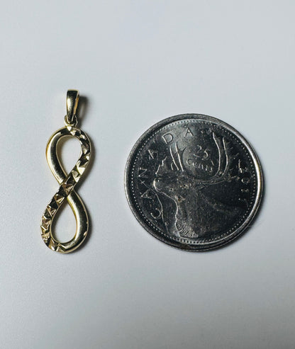 #417 Pendentif infini avec gravure en or 10k