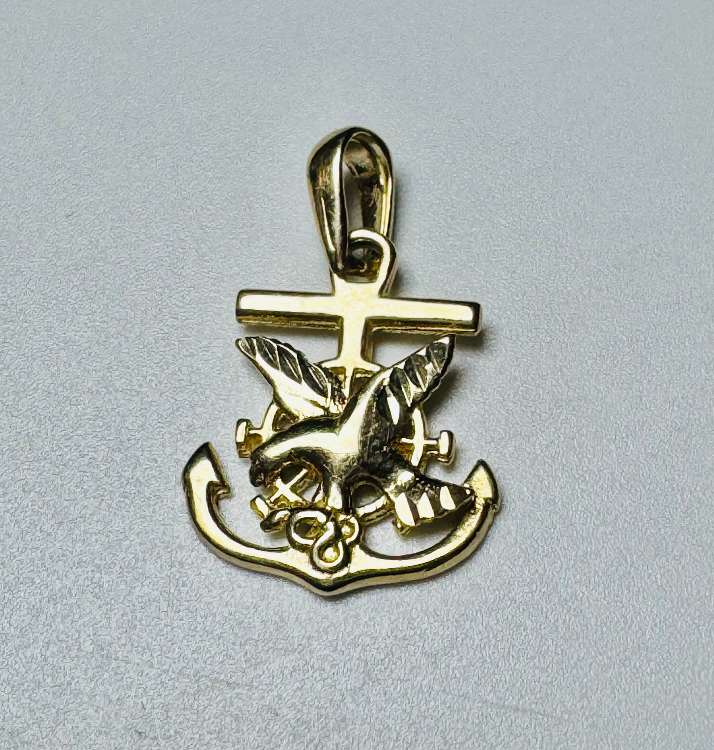 #470 colgante de ancla con pájaros en oro de 10k