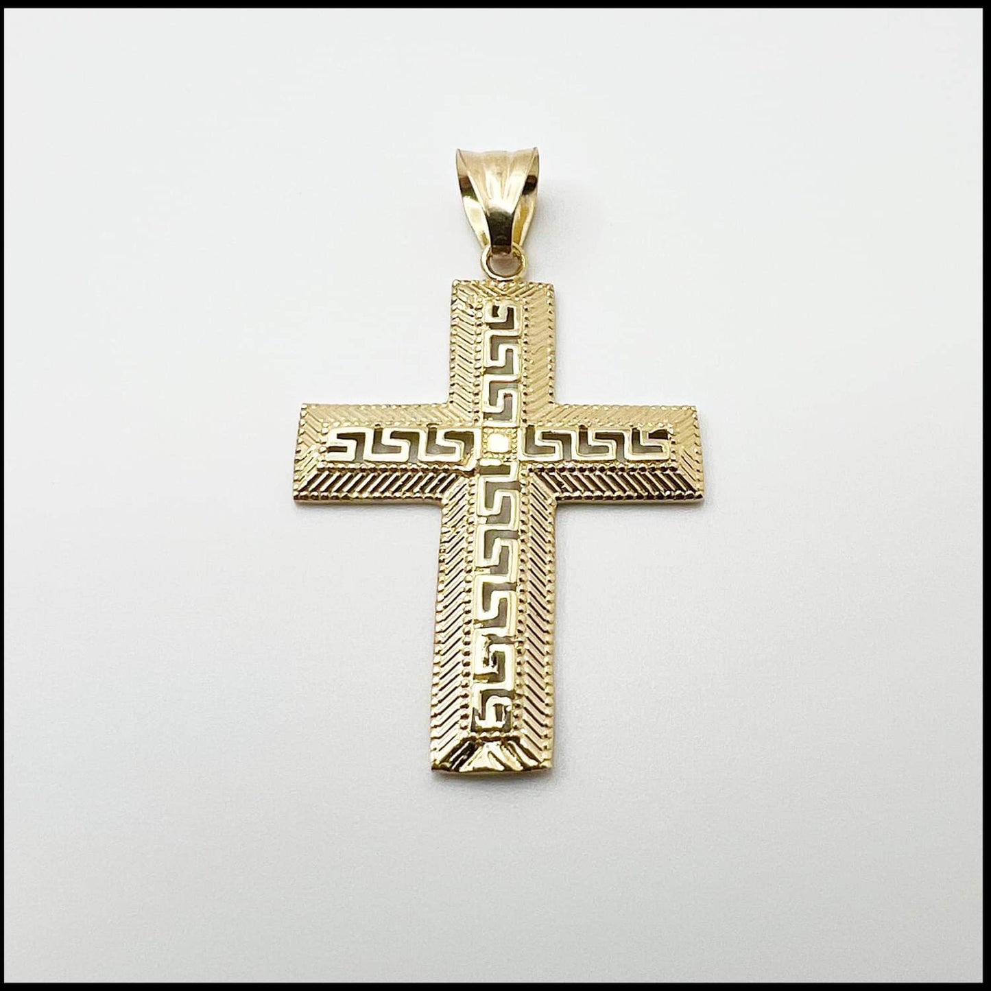 Pendentif croix médusa coupe diamantée en or 10 carats