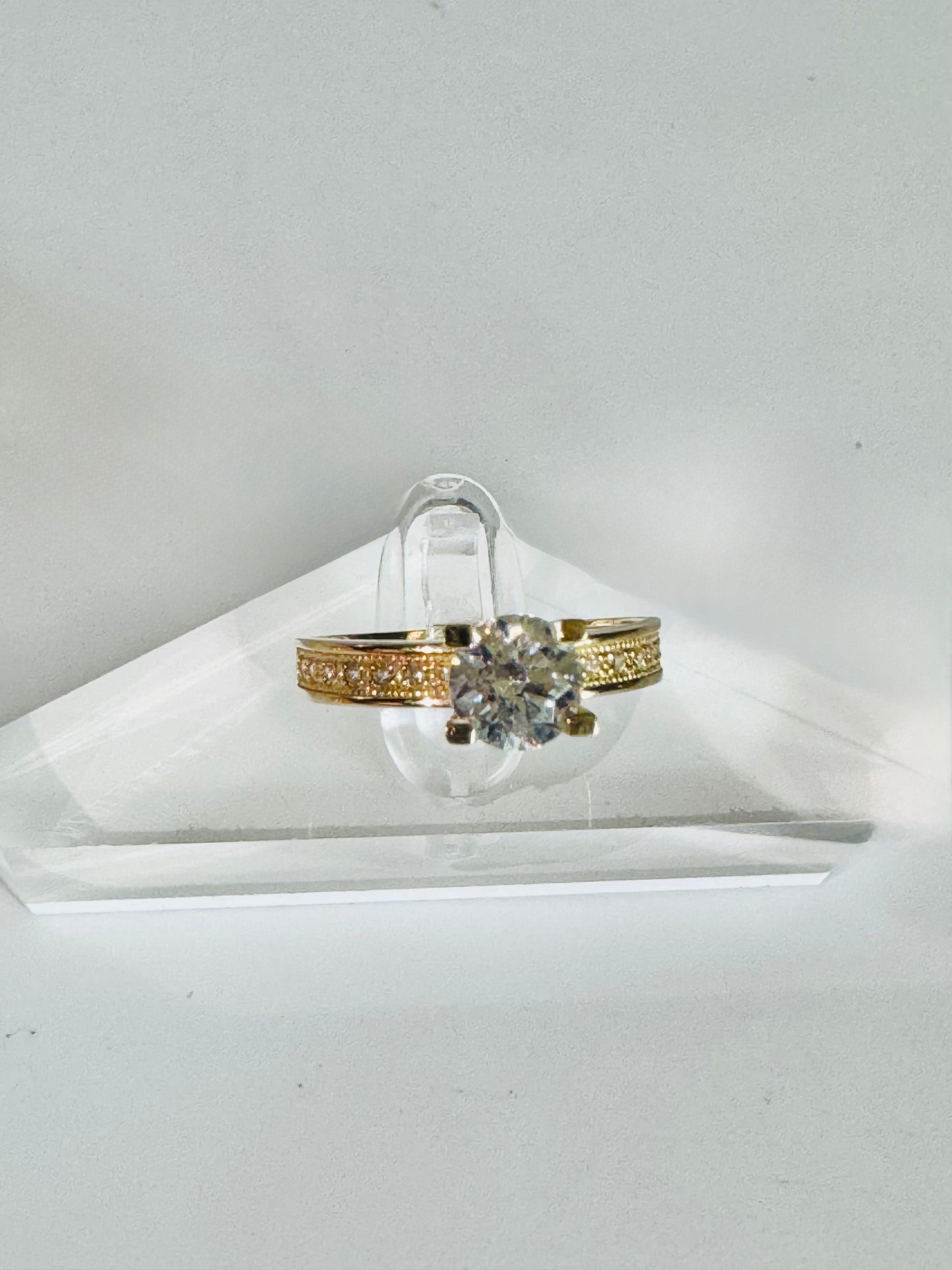 #203 bague alliance solitaire sertie de zircon en or 10k
