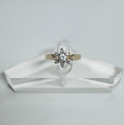 #213 bague zircon en fleurs en or 10k