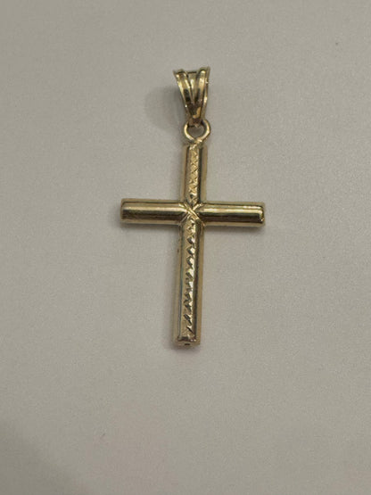 #415 pendentif croix gravure sur le centre en or 10k