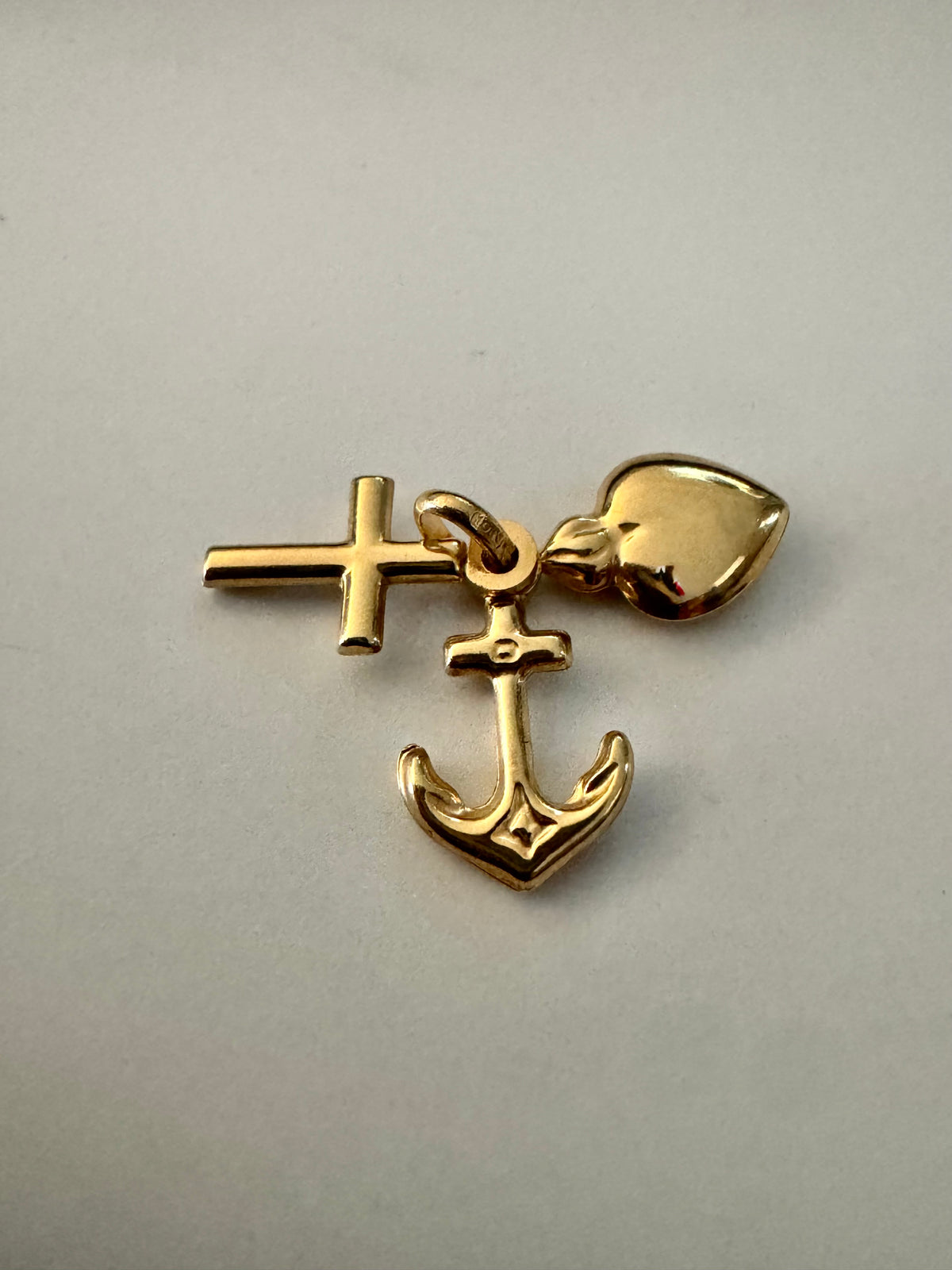 #469 pendentif amour espérance charité en or 10k