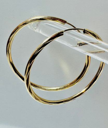 #321 boucles d’oreilles anneaux avec gravure fermoir intégré en or 10k