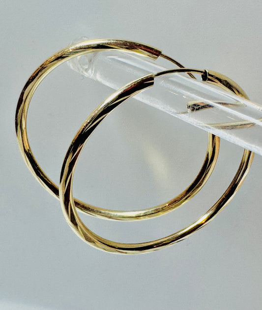 #321 boucles d’oreilles anneaux avec gravure fermoir intégré en or 10k