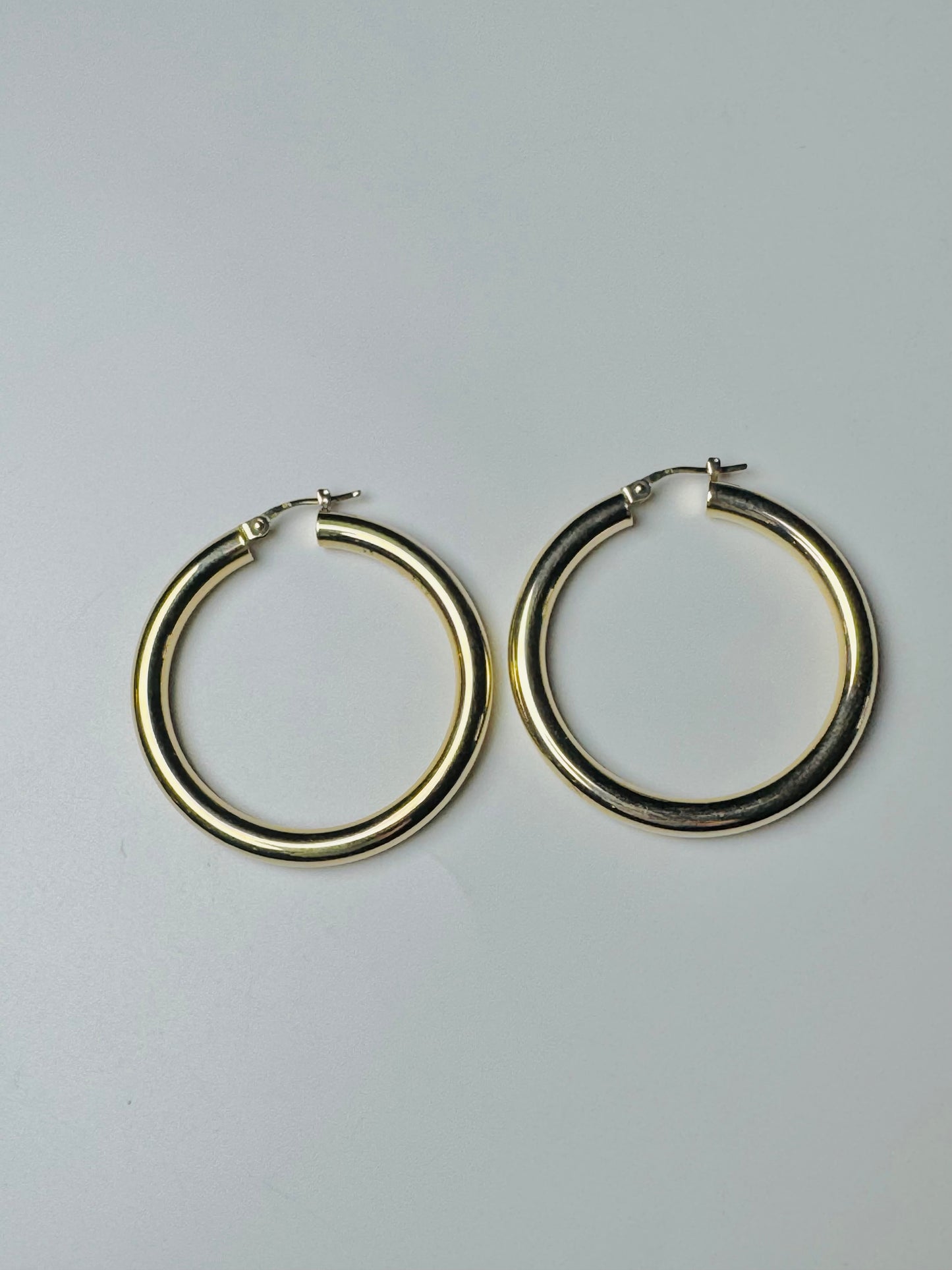 #312 Pendientes de aro lisos extra grandes de 4 mm en oro de 10k
