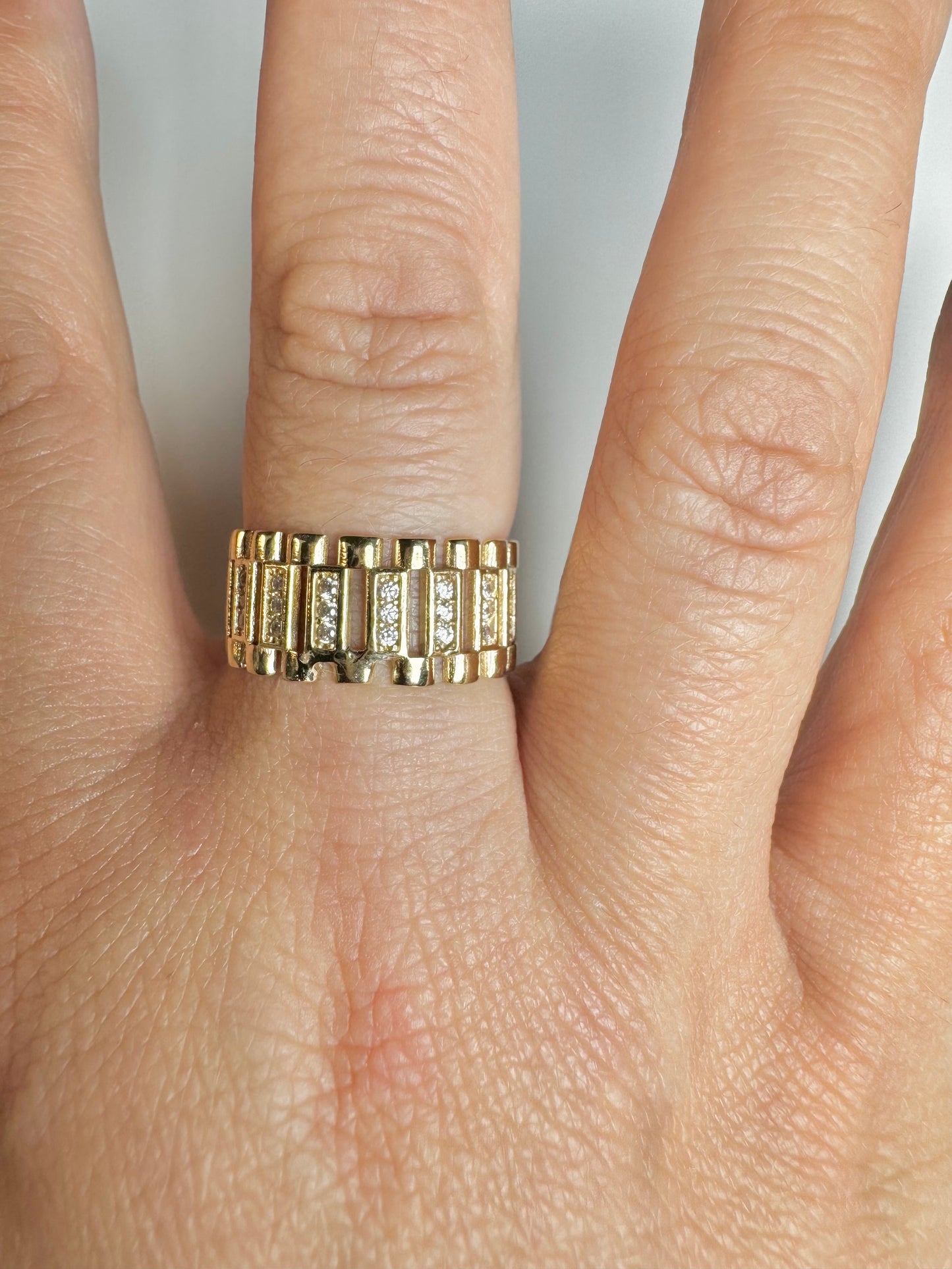 Rectangle gold ring with zircon