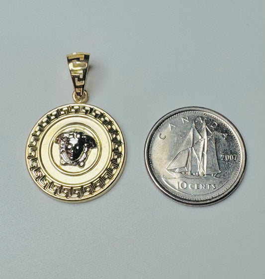 #410 pendentif médaillon visage médusa or blanc en or 10k