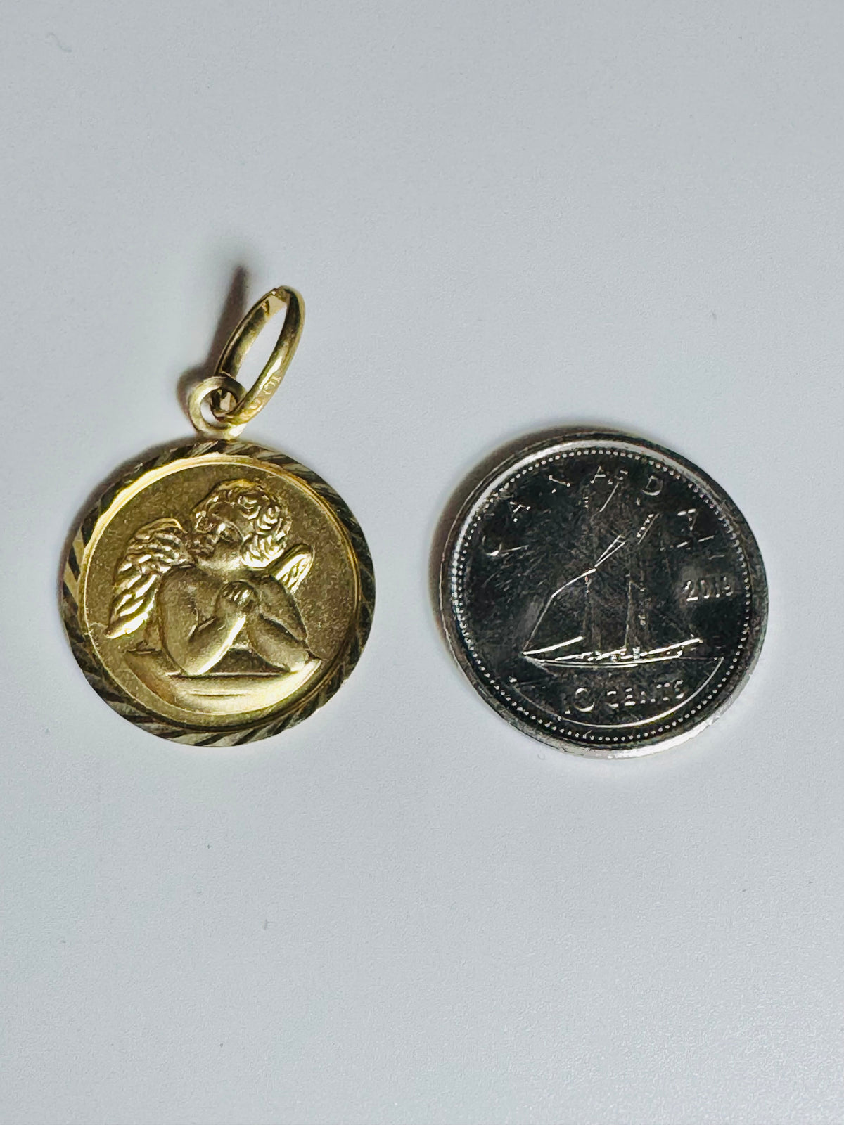 #455 pendentif médaillon ange en or 10k