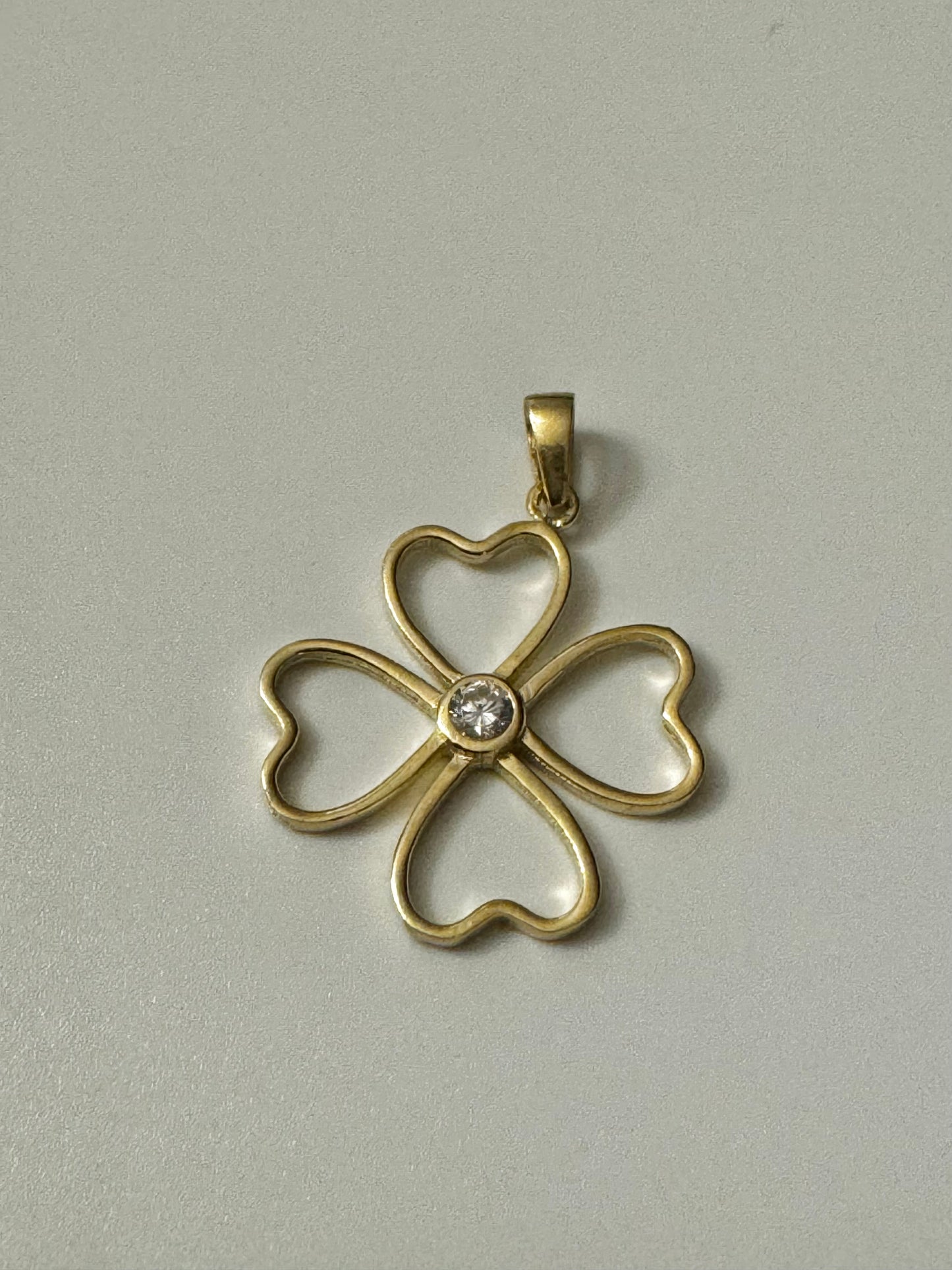 Gold clover pendant with zircon in the center