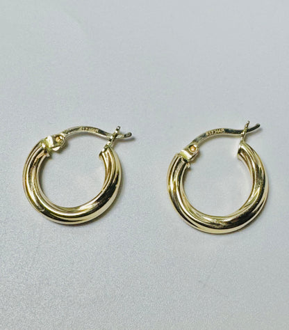 #312 petites boucles d’oreilles anneaux lignées en or 10k