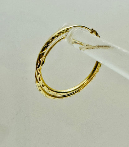 #322 boucles d’oreilles anneaux avec gravure fermoir intégré 5 cents en or 10k￼