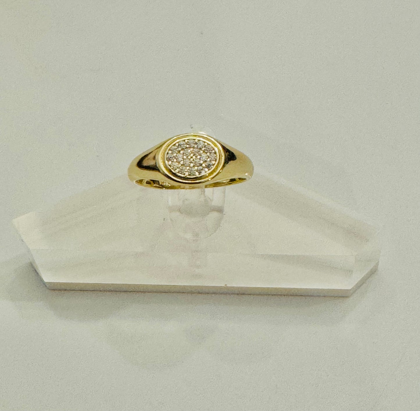 #203 Bague avec ovale en zircon en or 10k￼