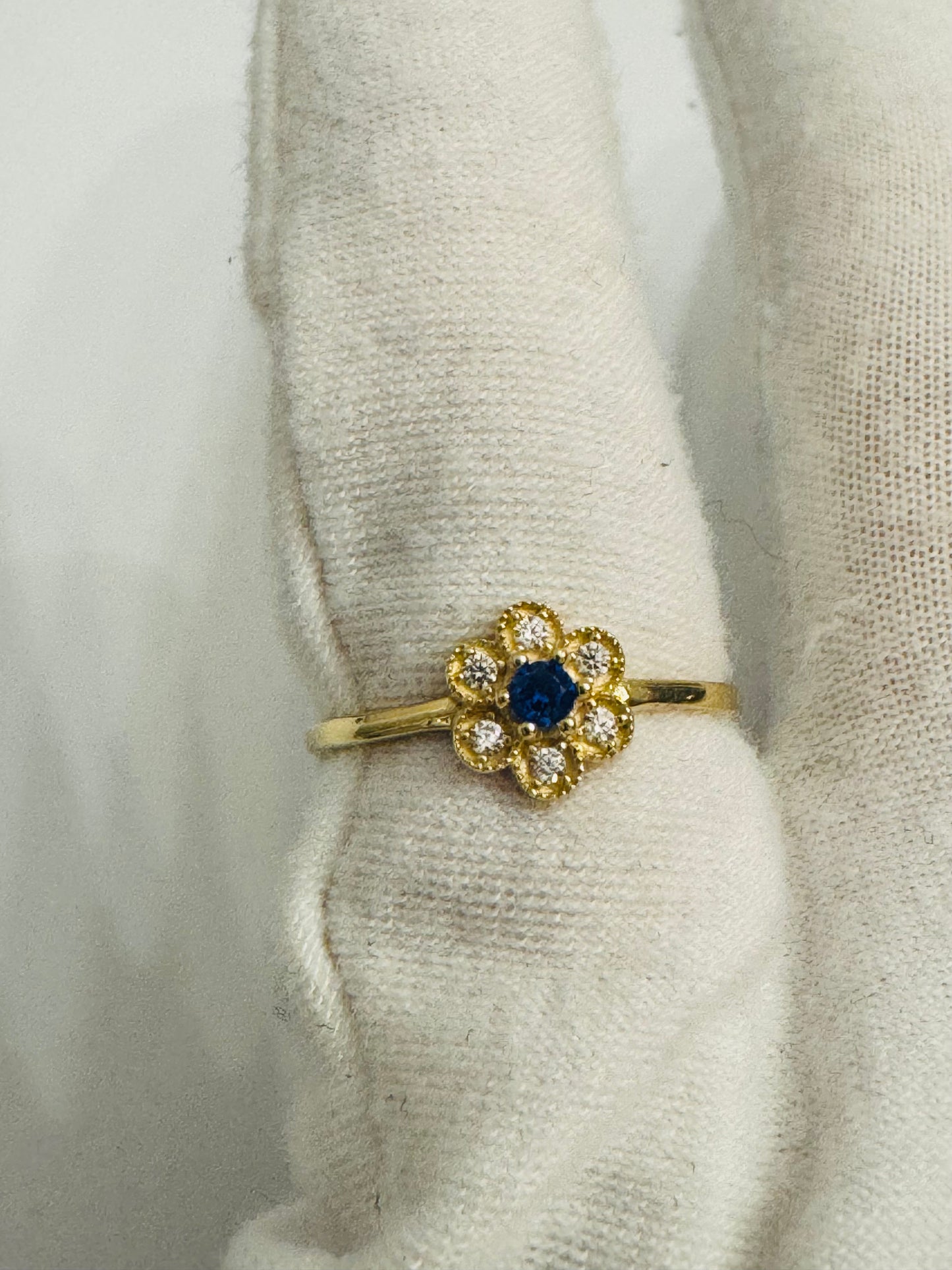 #214 bague en forme de fleurs en zircon centre bleu en or 10k