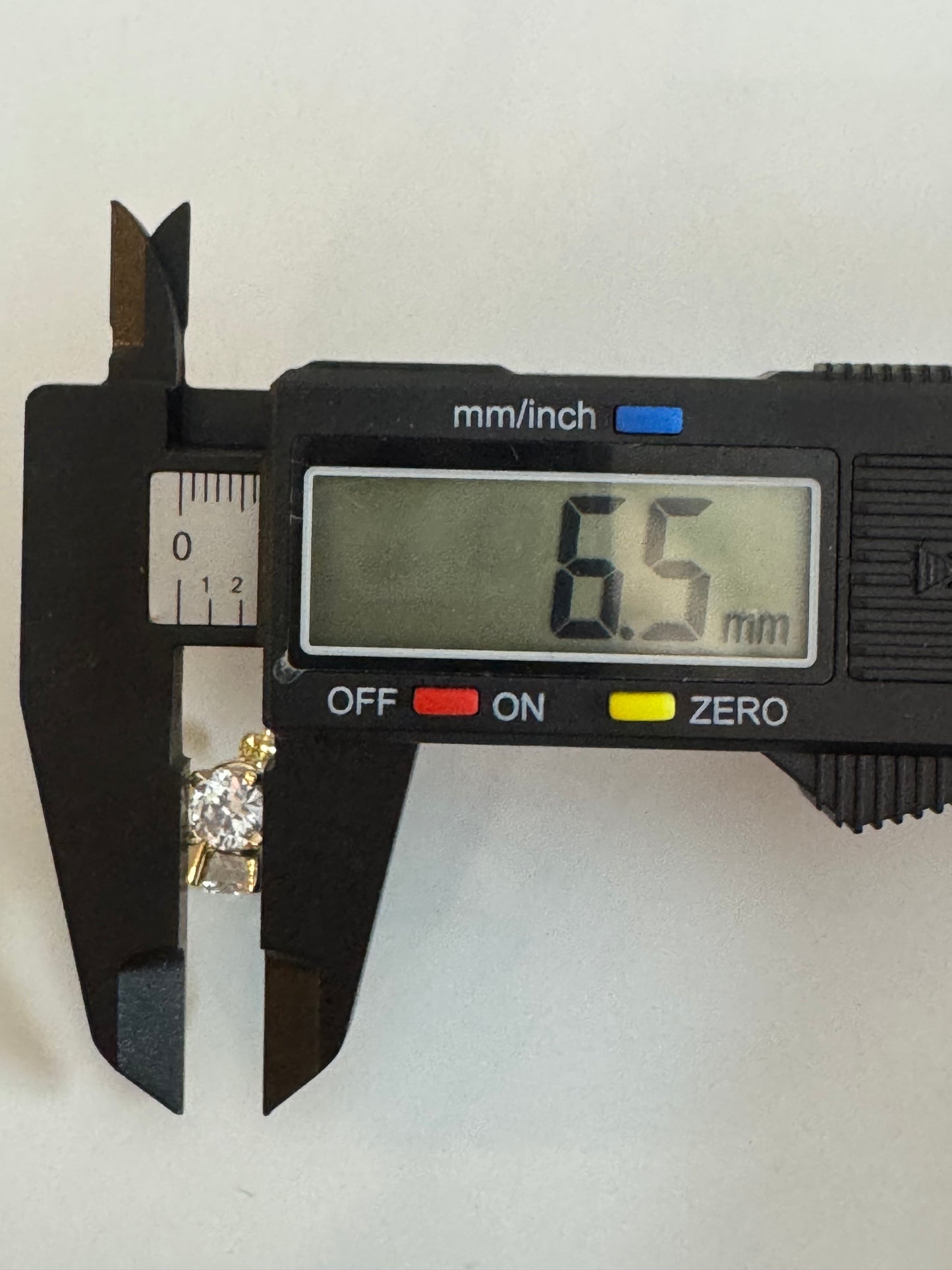 #317 10k Yellow Gold Round Zircon Stud Earrings 6.5mm