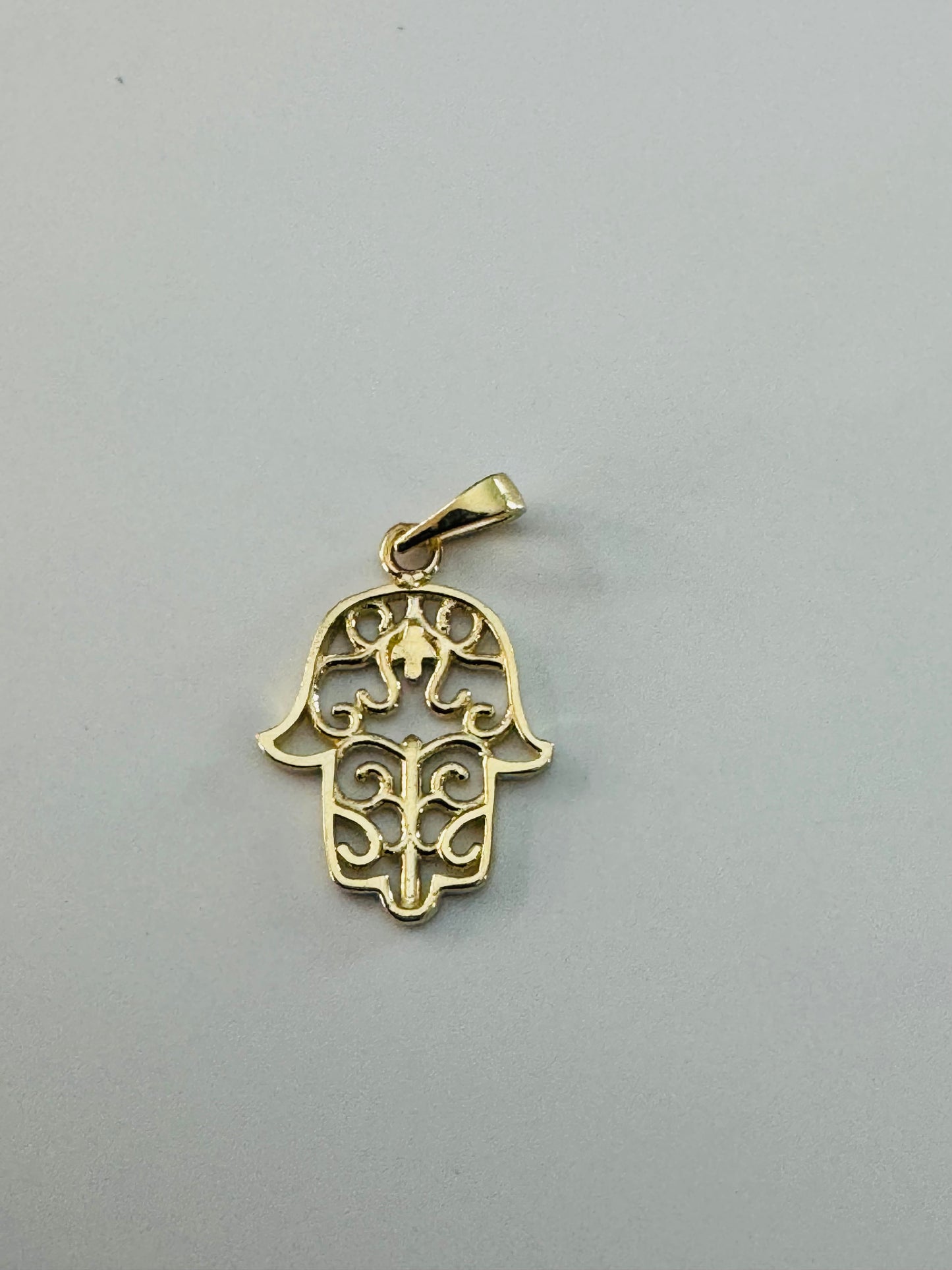 #450 pendentif main Fatima avec motif en or 10k