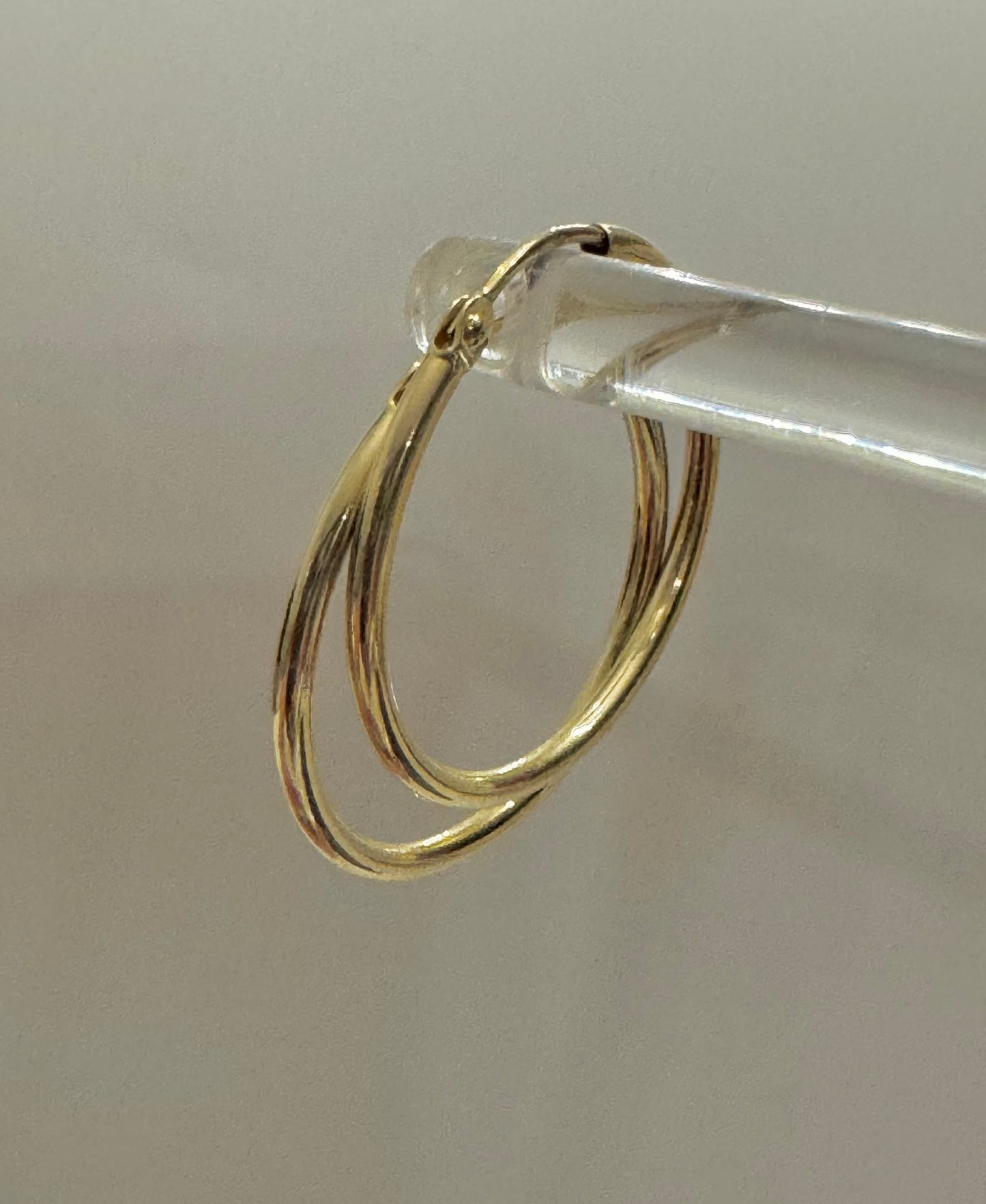 #321 boucles d’oreilles anneaux unies avec fermoir intégré en or 10k￼