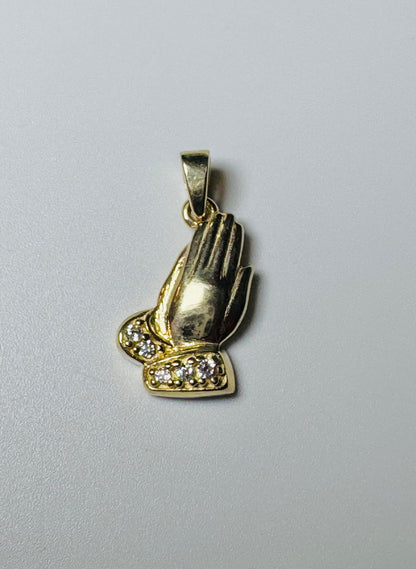 #467 pendentif main en prière avec zircon en or 10k