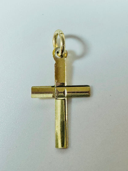 #418 pendentif petite croix plate en or 10k