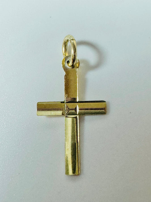 #418 pendentif petite croix plate en or 10k
