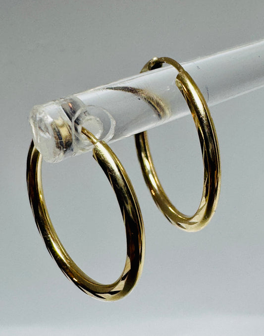 #309 boucles d’oreilles petites anneaux avec gravure en or 10k