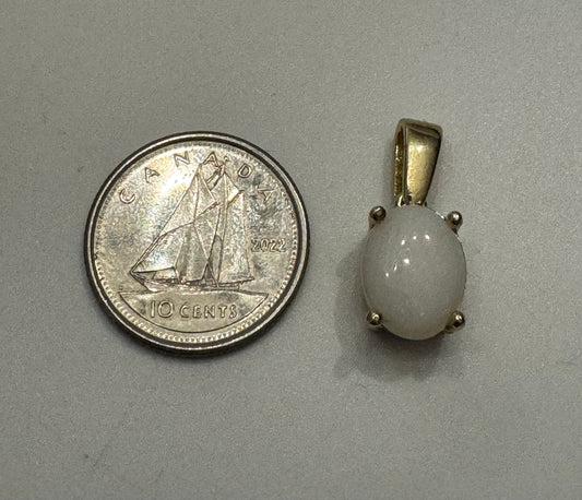 Pendentif avec pierre opale en or 10k