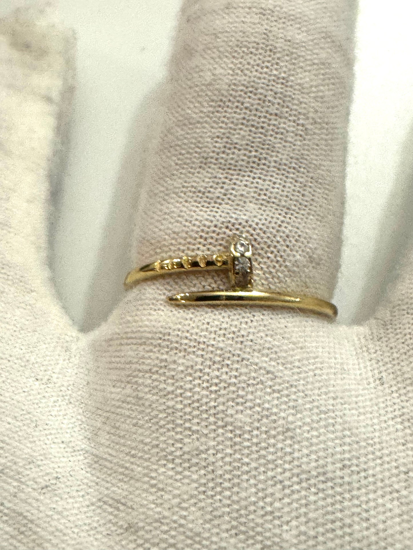 #222 bague clou avec zircon en or 10 carats