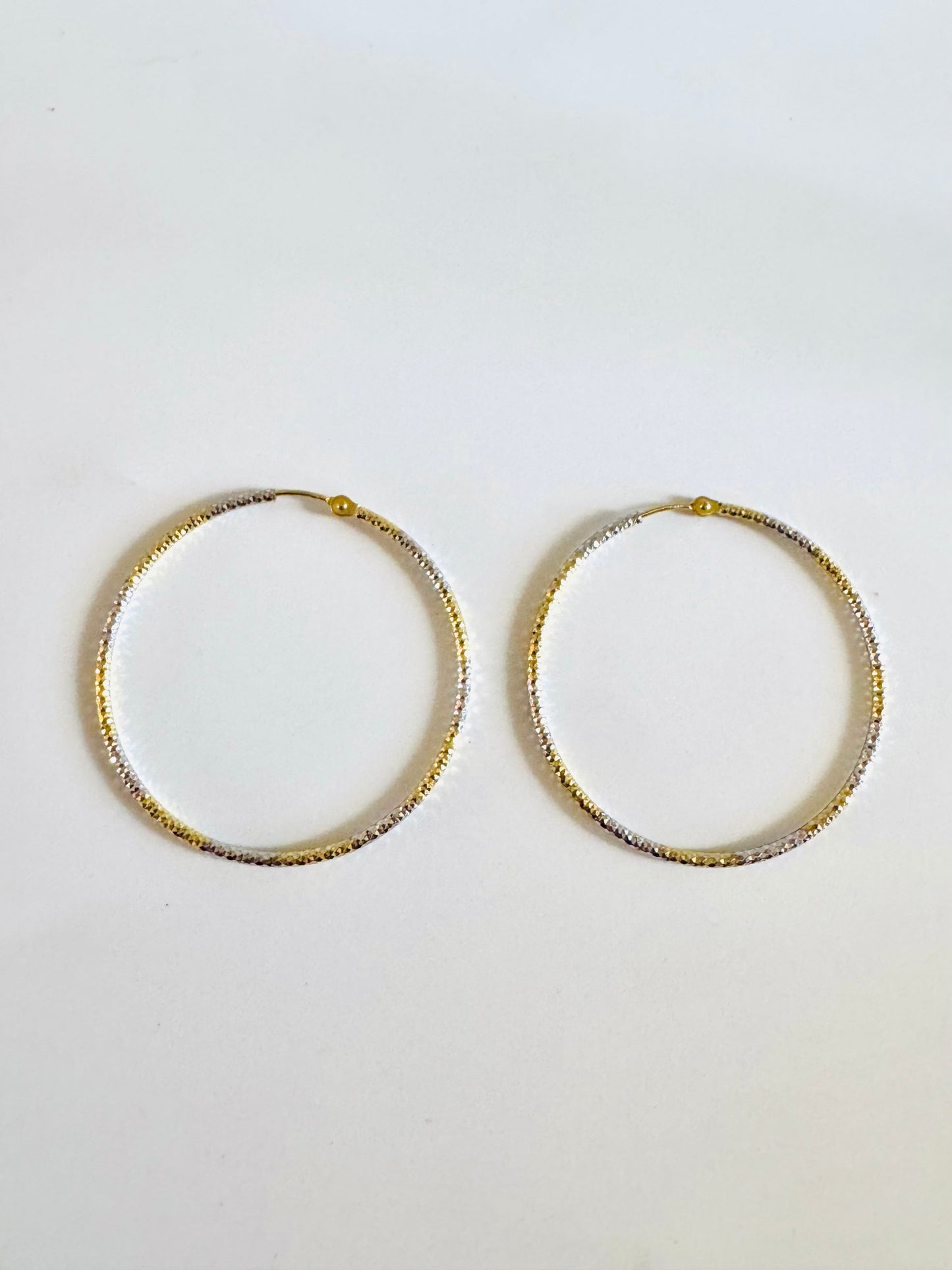 #309 boucles d’oreilles grandes anneaux coupe diamantée deux couleurs en or 10k￼