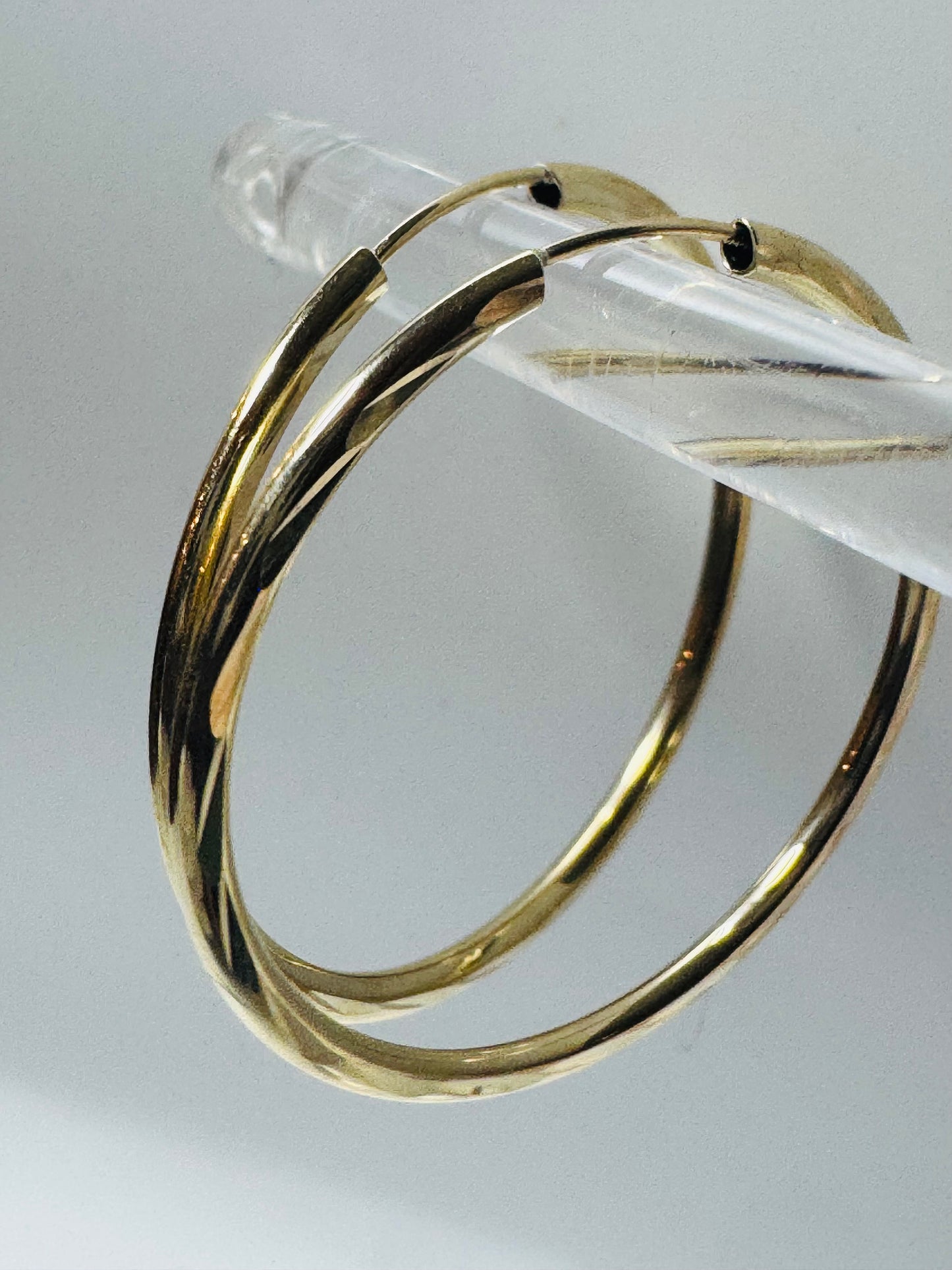 #321 boucles d’oreilles anneaux avec gravure fermoir intégré en or 10k