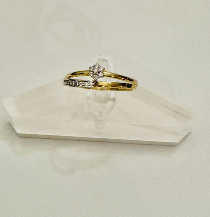 #213 bague fleur en zircon en or 10k