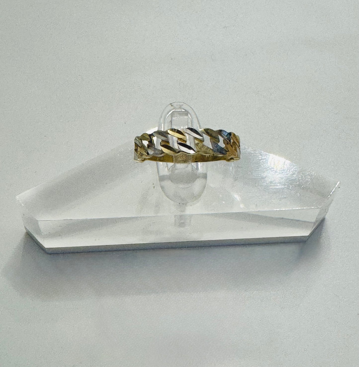 #209 bague entrelacée coupe diamantée en or 10K￼