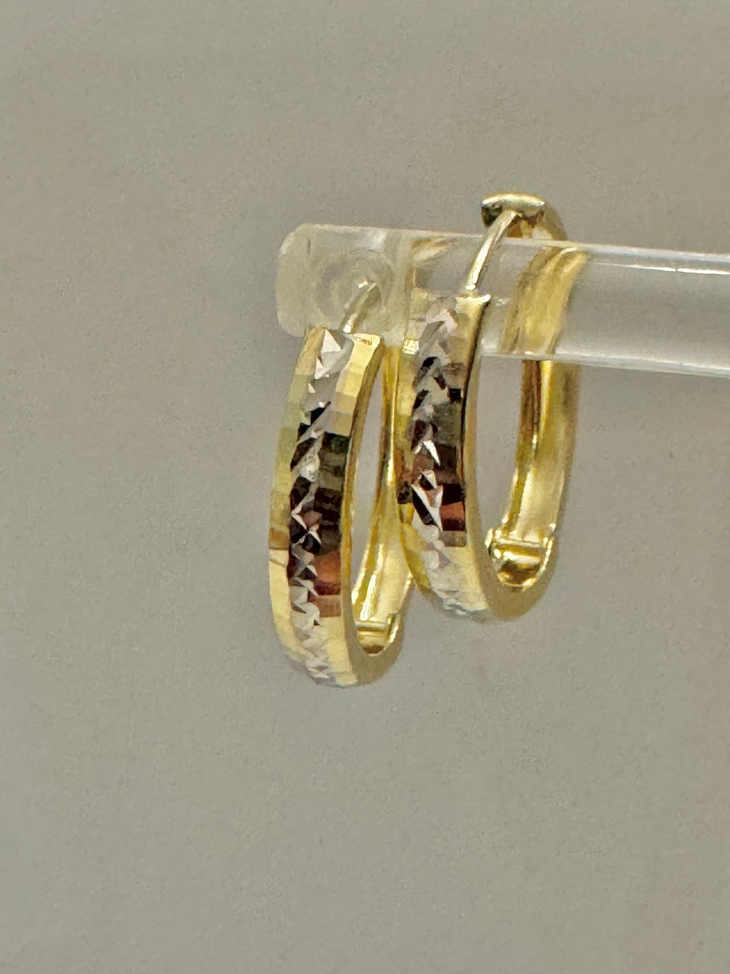 Boucles d’oreilles Huggies ligne d’or blanc or jaune et blanc 10k