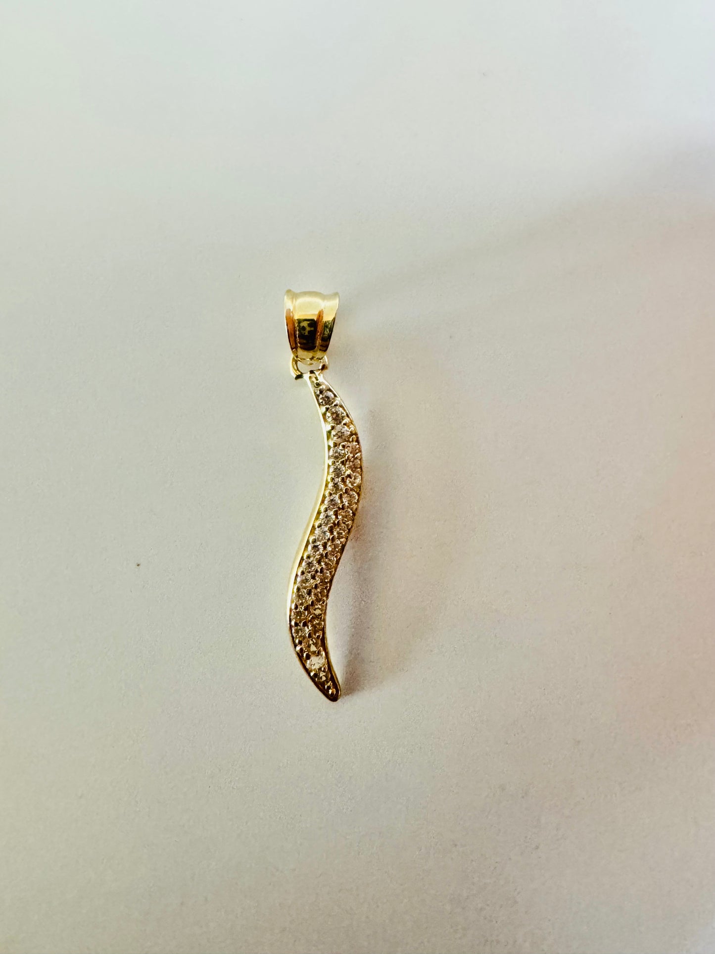 #442 pendentif ondulé avec zircon en or 10k