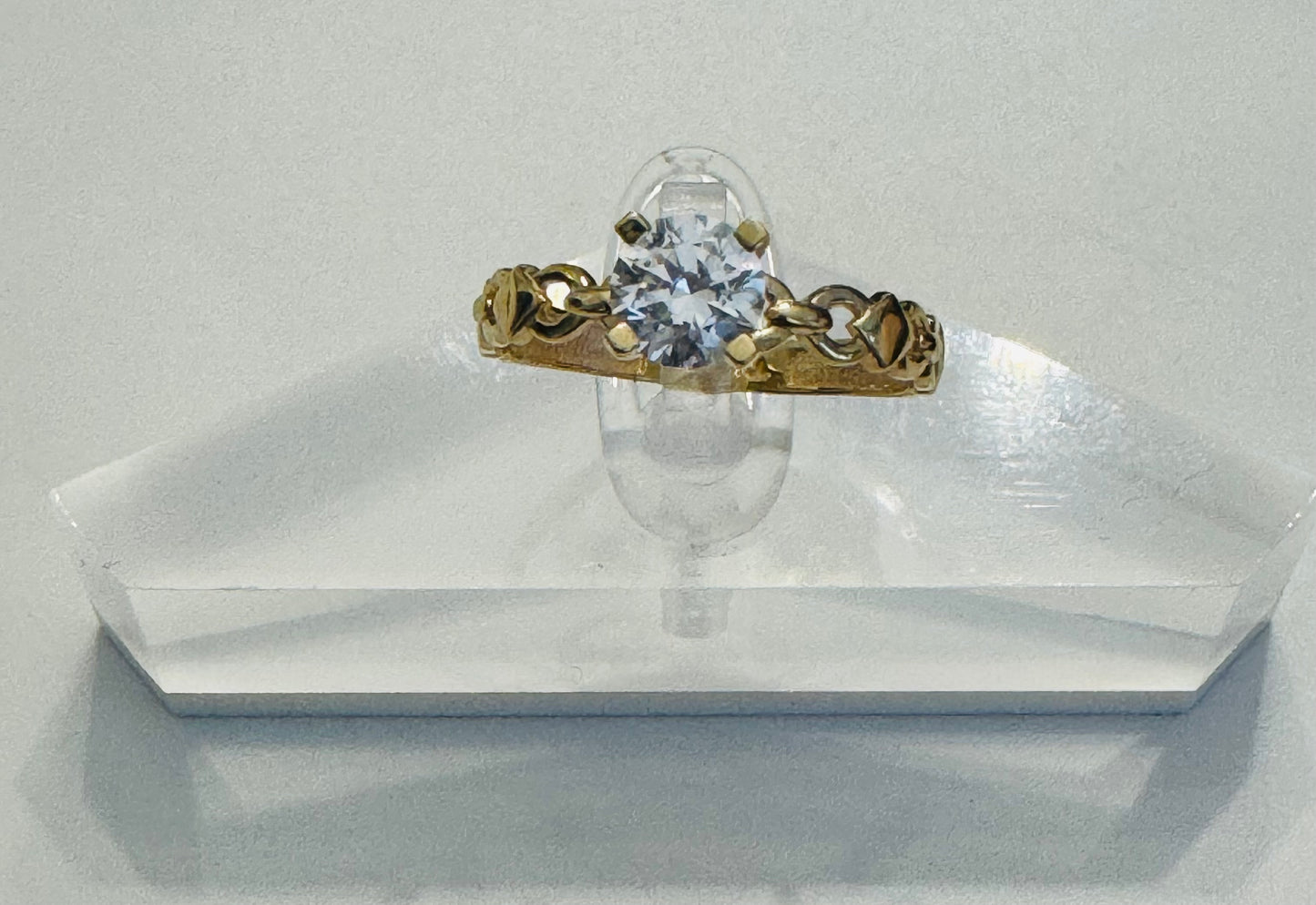 #204 bague entrelacée avec triangle et zircon en or 10k