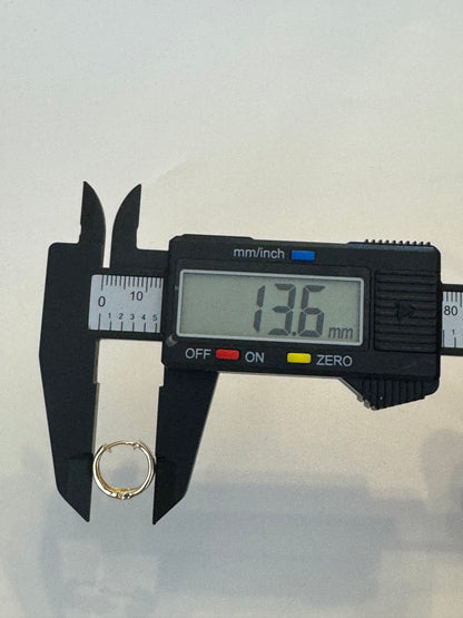 #323 petite dormeuse unie en or 10k￼