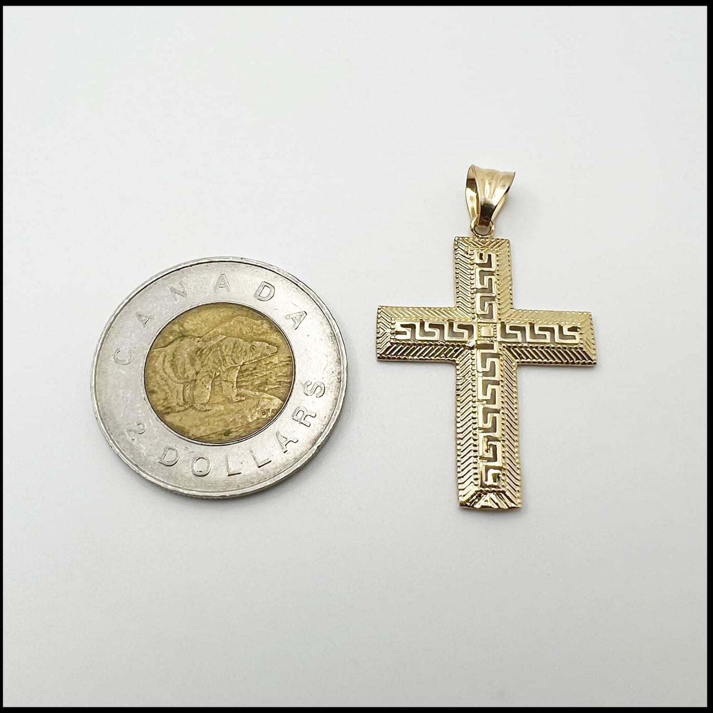 Pendentif croix médusa coupe diamantée en or 10 carats