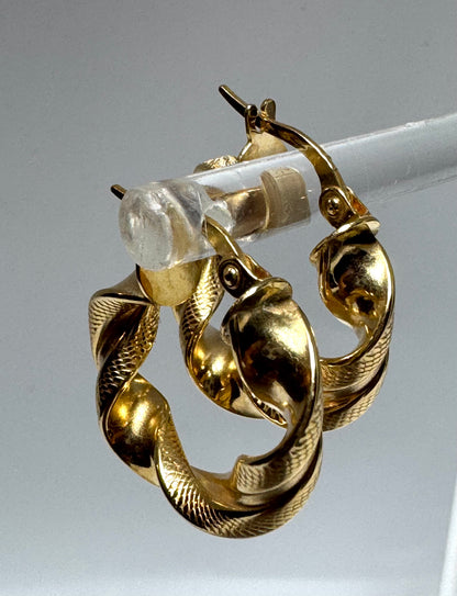 #313 boucles d’oreilles anneaux Twister avec gravure en or 10k
