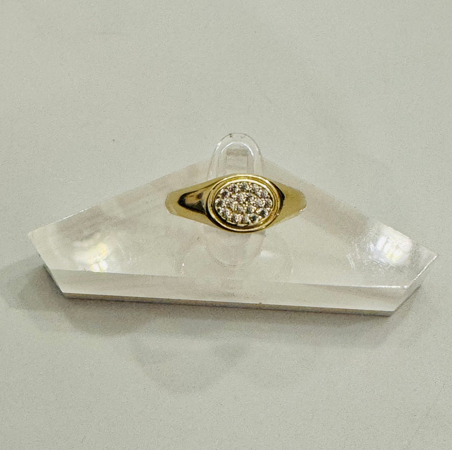 #203 Bague avec ovale en zircon en or 10k￼