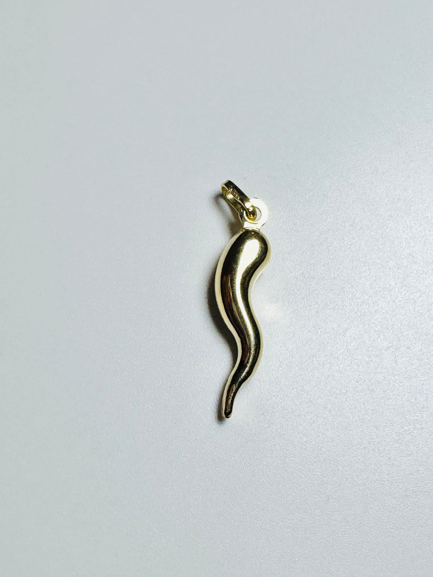 #447 pendentif petite corne d’abondance en vrai or 10k