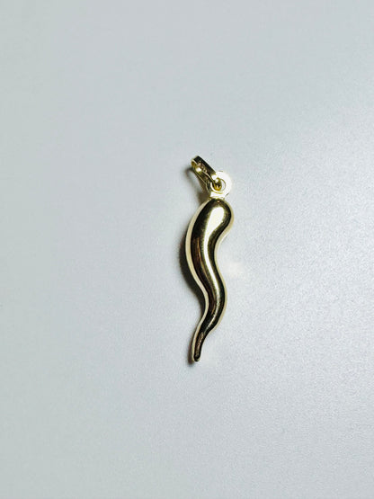 #447 pendentif petite corne d’abondance en vrai or 10k