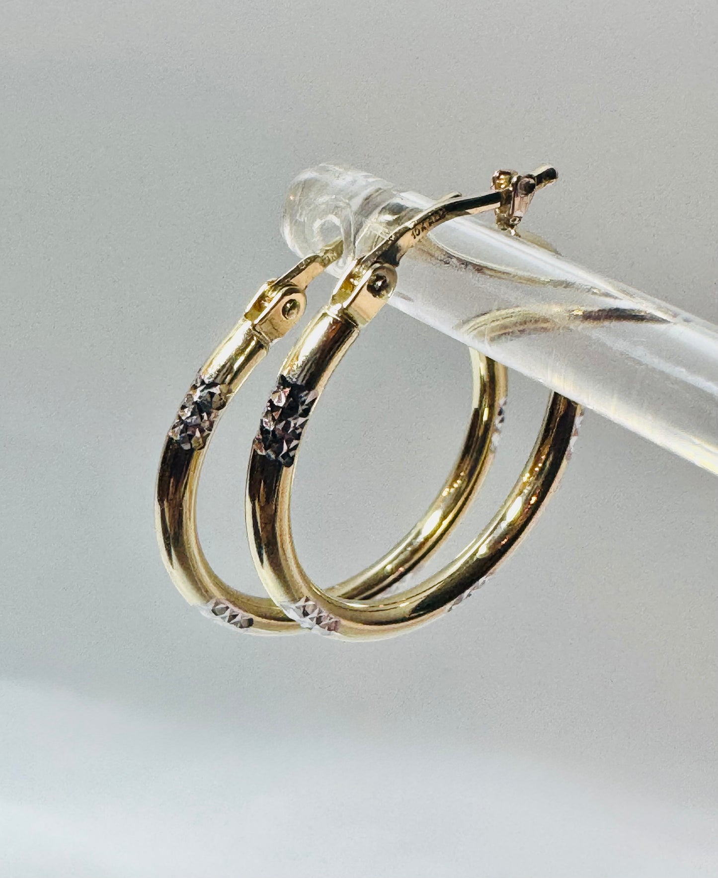 #311 boucles d’oreilles anneaux gravure en or blanc en or 10k